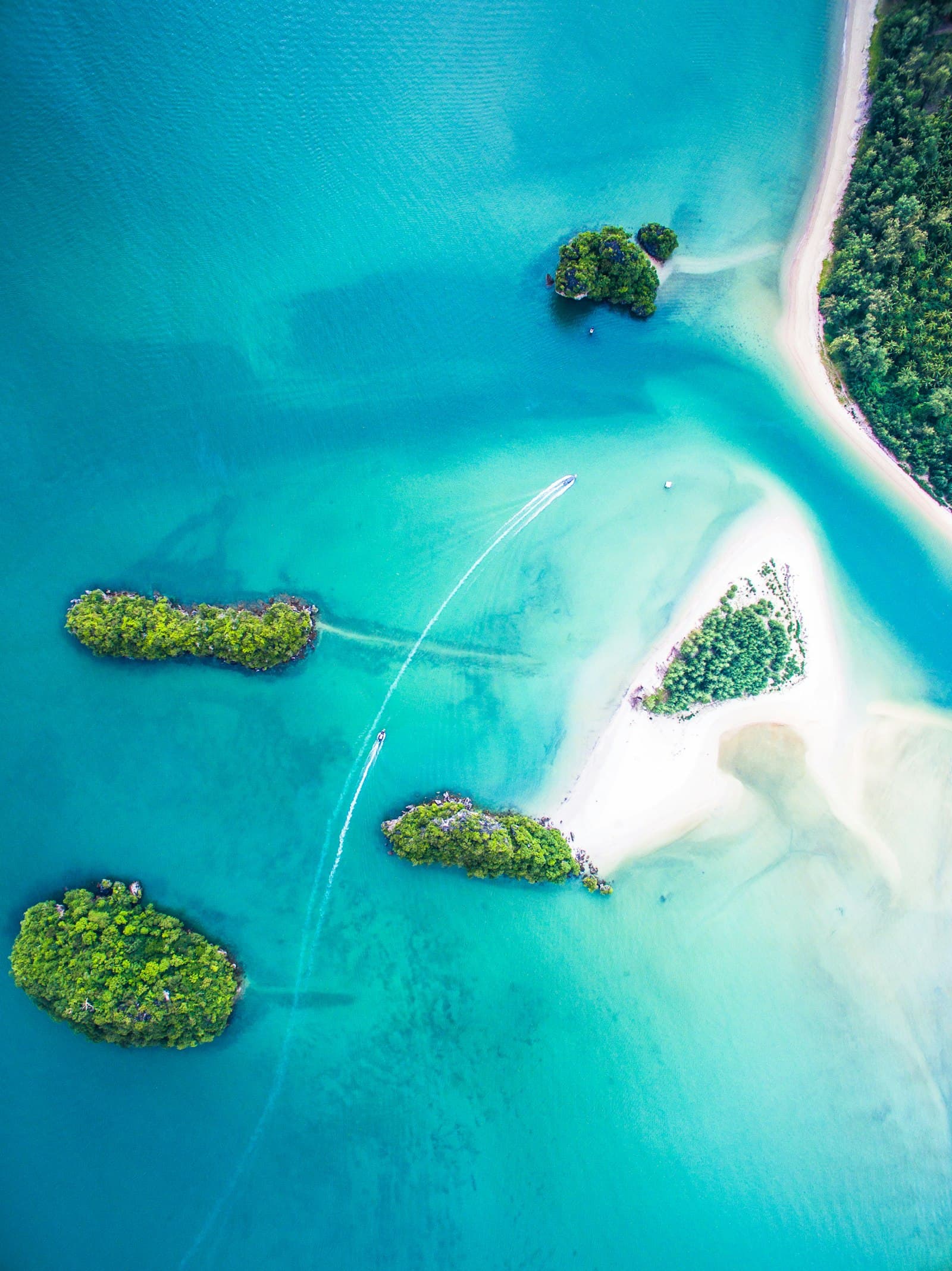 Aerial view of tropical cayes and turquoise water like the islands off Ambergris Caye, Belize